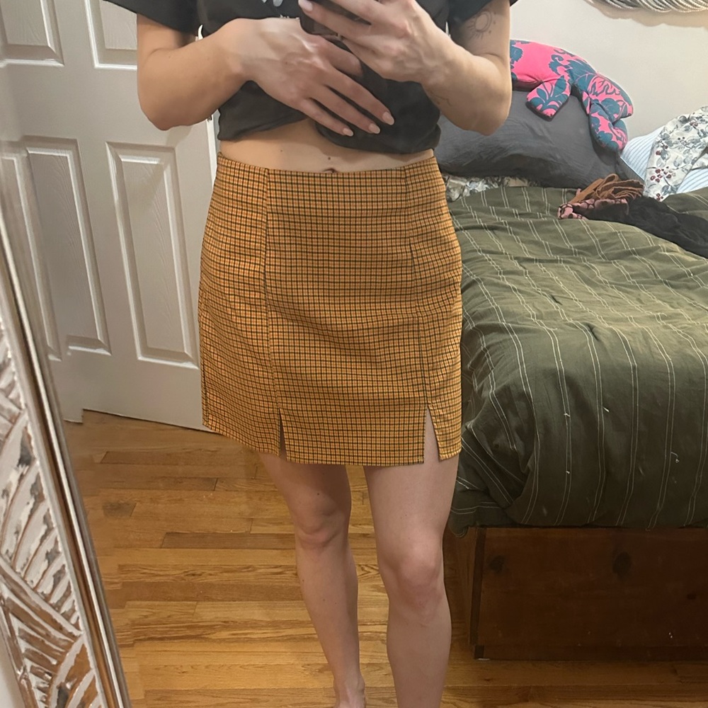 Urban Outfitters Yellow Plaid Notch Slit Skirt - size M - Picture 9 of 9